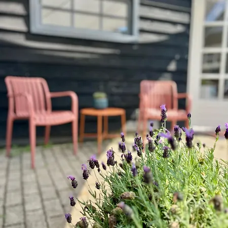 Aan De Dijk Guest house 3*