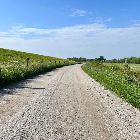 Aan De Dijk